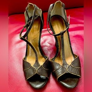 Nicole Miller Wedge Sandals 7.5 dark brown w gold trim